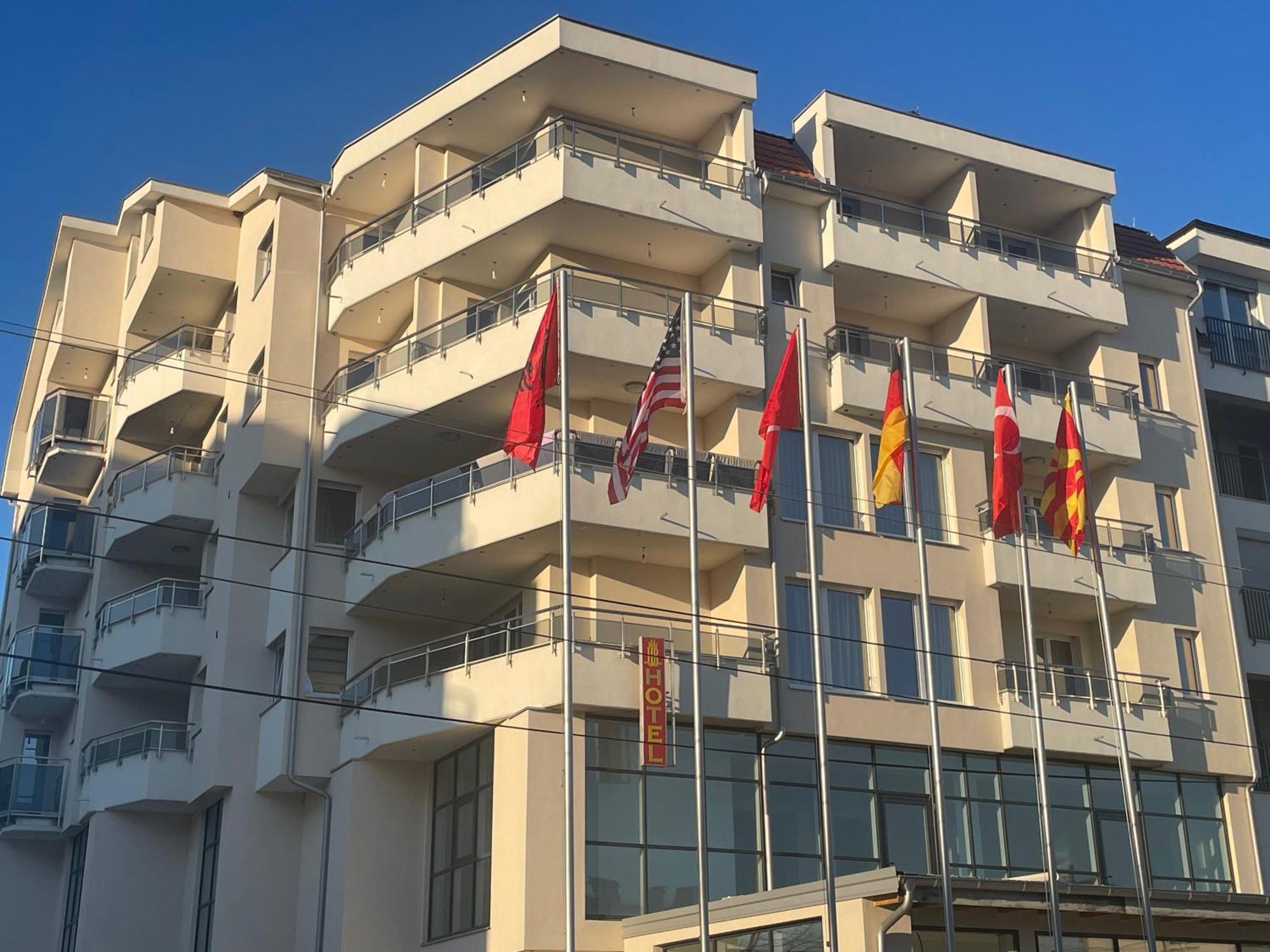 Hotel Majestic ストルガ エクステリア 写真