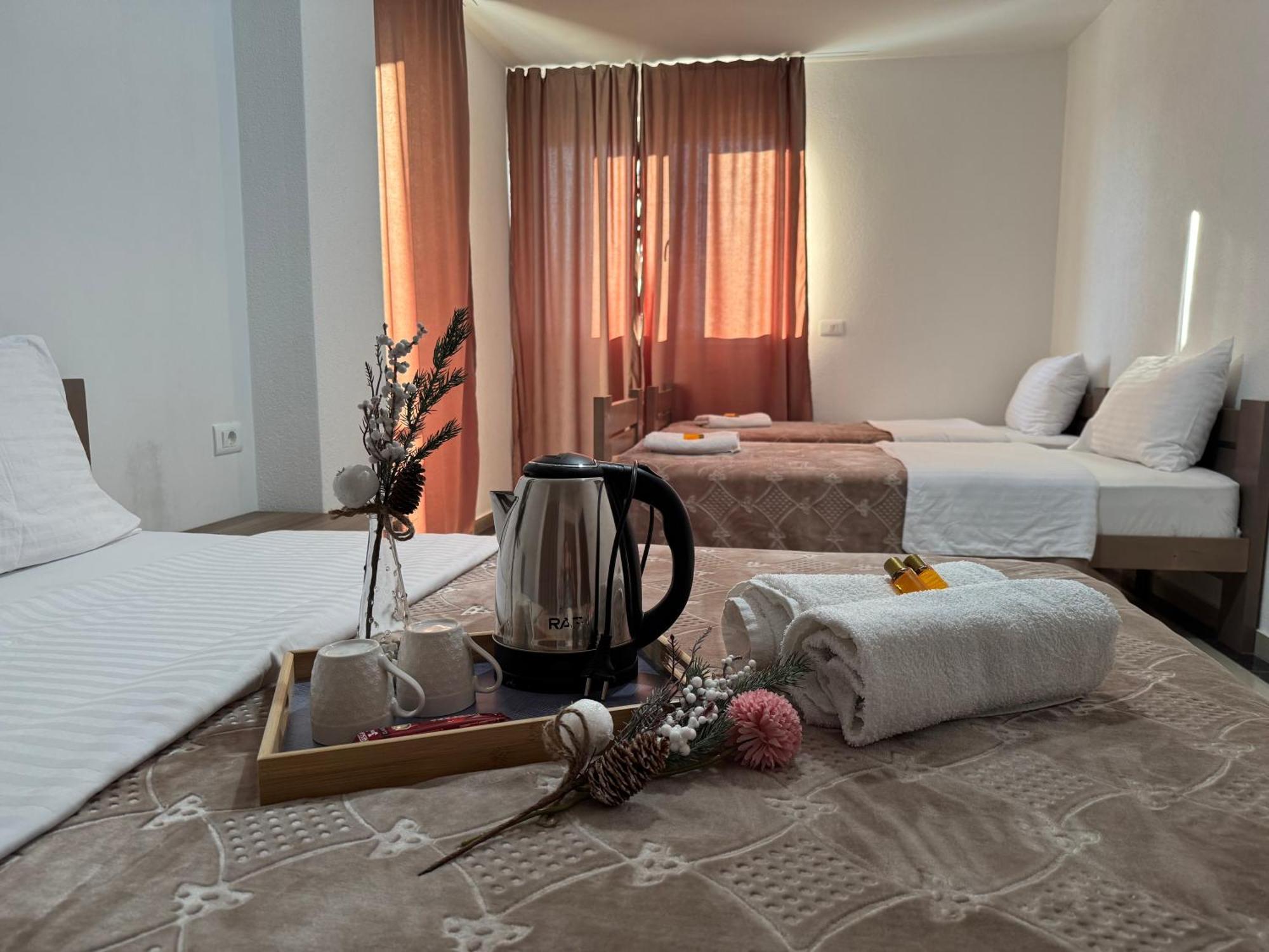 Hotel Majestic ストルガ エクステリア 写真
