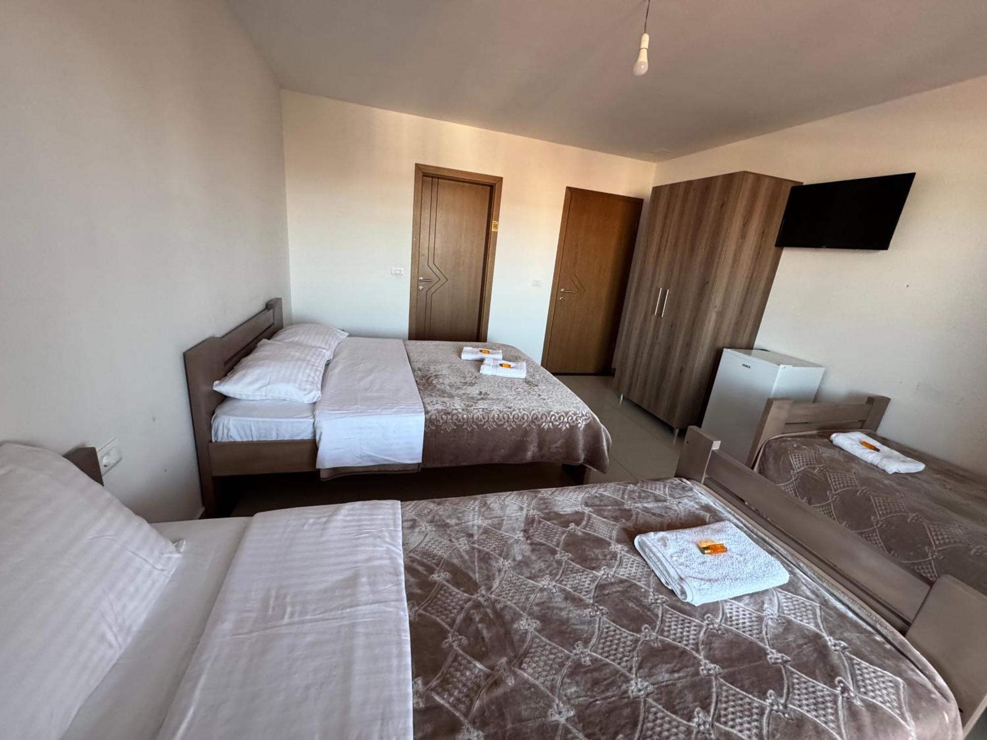 Hotel Majestic ストルガ エクステリア 写真